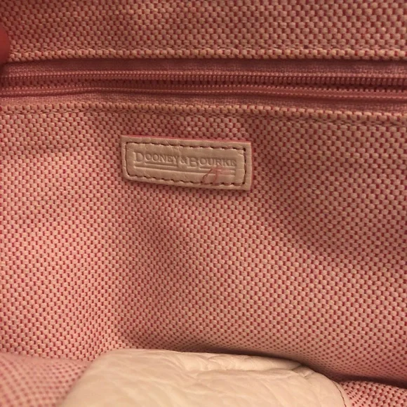Dooney & Bourke White leather pink lining purse - Picture 2 of 8